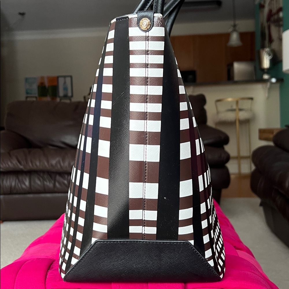 Henri Bendel Tote-EUC - Picture 9 of 15
